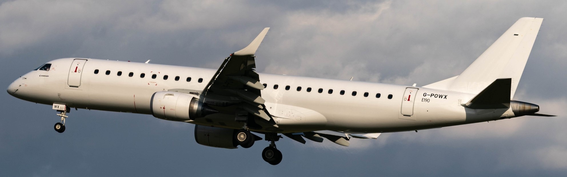 Embraer E190 LR - Titan Airways